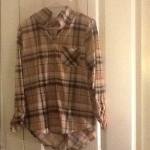 🛍Flannel button up shirt!